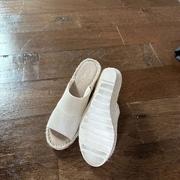 Toms-beige suede wedges-Size 8 - Picture 6 of 10
